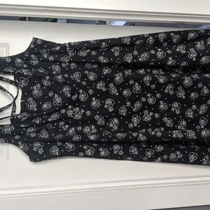 Torrid size 24 skull and roses, lined sundress